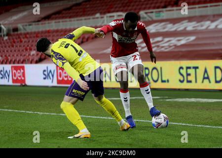 Marc Bola di Middlesbrough in azione con il Pipa di Huddersfield Town durante la partita di campionato Sky Bet tra Middlesbrough e Huddersfield Town al Riverside Stadium, Middlesbrough martedì 16th febbraio 2021. (Foto di Mark Fletcher/MI News/NurPhoto) Foto Stock