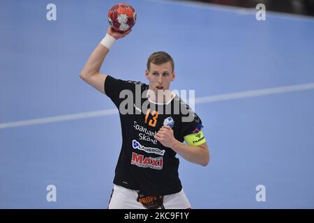 Olafur Gudmundsson in azione durante il gioco di pallamano per la EHF European League Men 2020/2021 tra Dinamo Bucarest e IFK Kristianstad, Bucarest, Romania, 16 febbraio 2021. (Foto di Alex Nicodim/NurPhoto) Foto Stock