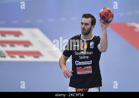 Teitur Einarsson in azione durante il gioco di pallamano per la EHF European League Men 2020/2021 tra Dinamo Bucarest e IFK Kristianstad, Bucarest, Romania, 16 febbraio 2021. (Foto di Alex Nicodim/NurPhoto) Foto Stock
