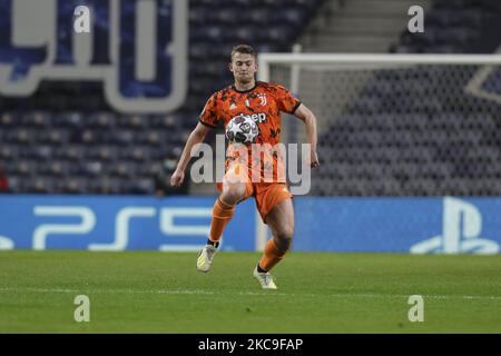 Il difensore olandese della Juventus Matthijs de ligt in azione durante il round della UEFA Champions League di 16 - 1st tappa tra il FC Porto e il Juventus FC allo stadio Dragao il 17 febbraio 2021 a Porto, Portogallo. (Foto di Paulo Oliveira/NurPhoto) Foto Stock