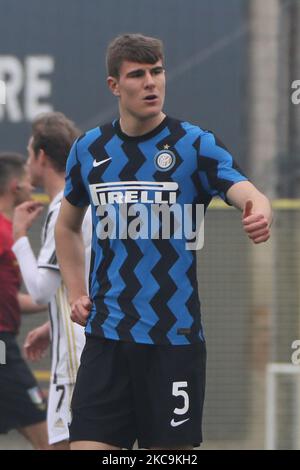 Lorenzo Moretti del FC Internazionale in azione durante la Primavera 1 TIM match tra FC Internazionale U19 e Juventus U19 al Suning Youth Development Centre in memoria di Giacinto Facchetti il 20 febbraio 2021 a Milano, (Foto di Mairo Cinquetti/NurPhoto) Foto Stock