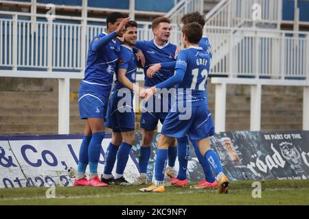 Gavan Holohan di Hartlepool United festeggia con Mason Bloomfield, Mark Shelton, Tom Crawford e Joe Grey dopo aver segnato il secondo gol durante la partita della Vanarama National League tra Hartlepool United e Yeovil Town a Victoria Park, Hartlepool, sabato 20th febbraio 2021. (Foto di Mark Fletcher/MI News/NurPhoto) Foto Stock