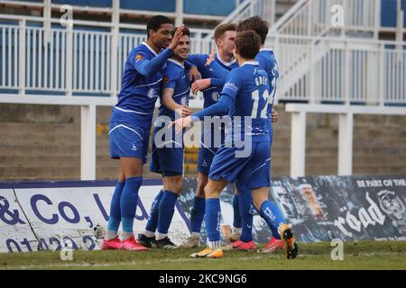 Gavan Holohan di Hartlepool United festeggia con Mason Bloomfield, Mark Shelton, Tom Crawford e Joe Grey dopo aver segnato il secondo gol durante la partita della Vanarama National League tra Hartlepool United e Yeovil Town a Victoria Park, Hartlepool, sabato 20th febbraio 2021. (Foto di Mark Fletcher/MI News/NurPhoto) Foto Stock