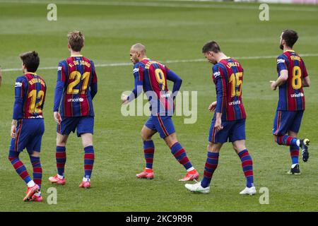 12 Riqui Puig, 21 Frenkie De Jong , 09 Martin Braithwaite , 15 Clement Lenglet e 08 Miralem Pjanic del FC Barcelona durante la partita spagnola la Liga tra FC Barcelona e Cadice CF il 21 febbraio 2021, Barcellona, Spagna. (Foto di Xavier Bonilla/NurPhoto) Foto Stock