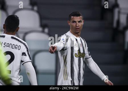 Juventus Forward Cristiano Ronaldo (7) festeggia con i suoi compagni di squadra dopo aver segnato il suo gol per renderlo 1-0 durante la Serie A Football Match n.23 JUVENTUS - CROTONE il 22 febbraio 2021 presso lo Stadio Allianz di Torino, Piemonte, Italia. Risultato finale: Juventus-Crotone 3-0. (Foto di Matteo Bottanelli/NurPhoto) Foto Stock