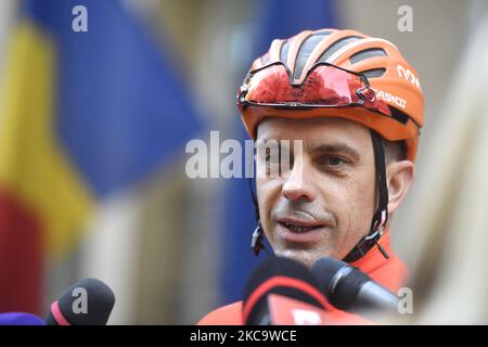 Carol-Eduard Novak Ministro rumeno della Gioventù e dello Sport si allena in bicicletta a Bucarest in preparazione ai Giochi Olimpici, martedì 23 febbraio 2021, Bucarest, Romania. Ha rappresentato la Romania in quattro Giochi Paralimpici, ad Atene, Pechino, Londra e Rio de Janeiro. Vinse una medaglia d'argento a Pechino, mentre nel 2012, a Londra, vinse una medaglia d'oro e una d'argento. (Foto di Alex Nicodim/NurPhoto) Foto Stock