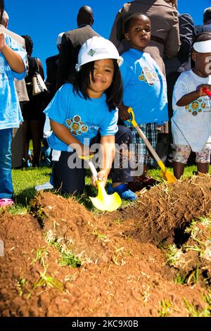 Bambini africani all'evento rivoluzionario dell'ospedale Nelson Mandela Children's Hospital di Johannesburg, Sud Africa Foto Stock