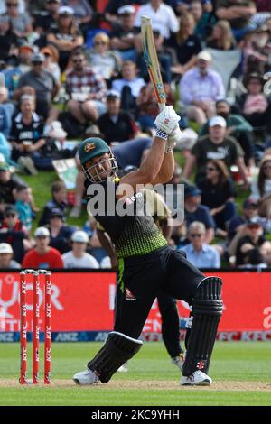 Marcus Stoinis in Australia ha fatto i batti durante la seconda partita internazionale di cricket del Twenty20 tra la Nuova Zelanda e l'Australia all'University Oval di Dunedin, Nuova Zelanda, il 25 febbraio 2021. (Foto di Sanka Vidanagama/NurPhoto) Foto Stock