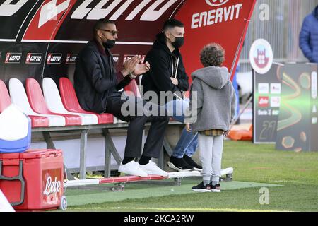 Kevin-Prince Boateng dell'AC Monza con suo figlio prima della partita di Serie B tra l'AC Monza e COME Cittadella allo Stadio Brianteo il 27 febbraio 2021 a Monza. (Foto di Giuseppe Cottini/NurPhoto) Foto Stock