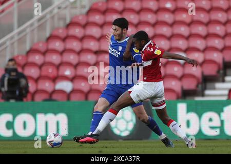 Heifer Moore di Cardiff City combatte per il possesso con Anfernee Dijksteel di Middlesbrough durante la partita del campionato Sky Bet tra Middlesbrough e Cardiff City al Riverside Stadium di Middlesbrough sabato 27th febbraio 2021. (Credit: Marco Fletcher | MI News) (Photo by MI News/NurPhoto) Foto Stock