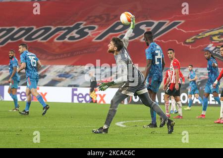 José Sá portiere di Olympiacos durante la partita della UEFA Europa League tra PSV e Olympiakos Pireo al Philips Stadium il 25 febbraio 2021 a Eindhoven, Paesi Bassi. (Foto di Nicolas Economou/NurPhoto) Foto Stock