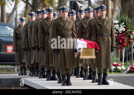 Danzica, Polonia. 4th novembre 2022. I funerali di stato dei nove soldati e del loro comandante, il maggiore Henryk Sucharski, difensori occidentali della seconda guerra mondiale che pensarono contro l'invasione tedesca nazista della Polonia nel settembre 1939. Resti di nove soldati sono stati scoperti dagli archeologi in 2019© Wojciech Strozyk / Alamy Live News Foto Stock