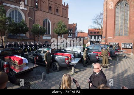 Danzica, Polonia. 4th novembre 2022. I funerali di stato dei nove soldati e del loro comandante, il maggiore Henryk Sucharski, difensori occidentali della seconda guerra mondiale che pensarono contro l'invasione tedesca nazista della Polonia nel settembre 1939. Resti di nove soldati sono stati scoperti dagli archeologi nel 2019 © Wojciech Strozyk / Alamy Live News Foto Stock