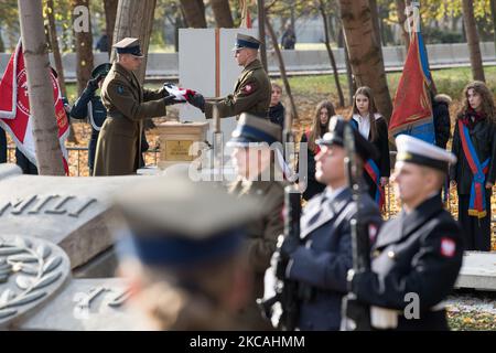 Danzica, Polonia. 4th novembre 2022. I funerali di stato dei nove soldati e del loro comandante, il maggiore Henryk Sucharski, difensori occidentali della seconda guerra mondiale che pensarono contro l'invasione tedesca nazista della Polonia nel settembre 1939. Resti di nove soldati sono stati scoperti dagli archeologi in 2019© Wojciech Strozyk / Alamy Live News Foto Stock