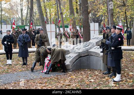 Danzica, Polonia. 4th novembre 2022. I funerali di stato dei nove soldati e del loro comandante, il maggiore Henryk Sucharski, difensori occidentali della seconda guerra mondiale che pensarono contro l'invasione tedesca nazista della Polonia nel settembre 1939. Resti di nove soldati sono stati scoperti dagli archeologi in 2019© Wojciech Strozyk / Alamy Live News Foto Stock