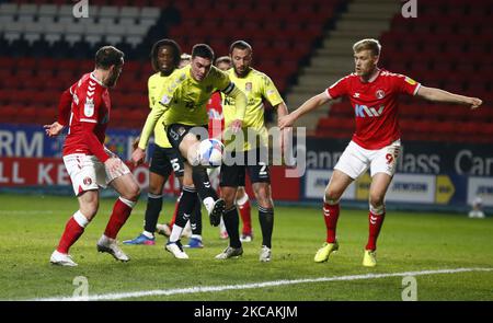 Ryan Edmondson di Northampton Town (in prestito da Leeds United) (giallo) durante la Sky Bet League One tra Charlton Athletic e Northampton Town at the Valley, Woolwich il 9th marzo 2021 (Foto di Action Foto Sport/NurPhoto) Foto Stock