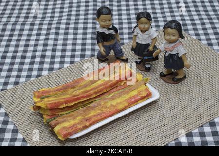 In questa immagine dell'alimento è la società di franchising di consegna di Coupang Coupang mangia gli articoli istante e del kit del pasto. Tutti i materiali di imballaggio per alimenti sono plastica. La Corea del Sud era già uno dei più grandi paesi al mondo che consumavano plastica per capitale prima della pandemia, con persone che utilizzano in media 11,5 chilogrammi di plastica ogni anno. Man mano che sempre più persone si sono bloccate in mezzo alla pandemia del virus della corona a livello domestico hanno iniziato a fare affidamento sugli acquisti online e sulla consegna di cibo, nonché a optare per beni monouso, a causa delle preoccupazioni legate alle infezioni, i rifiuti di plastica si sono accumulati a un ritmo allarmante. (Foto di Seung-il Ryu/NurPhoto) Foto Stock