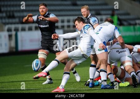 Ben Spencer si libera dalla base durante la partita Gallagher Premiership tra Newcastle Falcons e Bath Rugby a Kingston Park, Newcastle, sabato 13th marzo 2021. (Foto di Chris Lishman/MI News/NurPhoto) Foto Stock