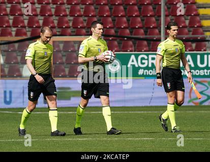Davide Ghersini, arbitro, durante la Serie B tra Reggina 1914 e AC Monza il 13 marzo 2021 stadio 'Oreste Granillo' a Reggio Calabria (Foto di Gabriele Maricchiolo/NurPhoto) Foto Stock