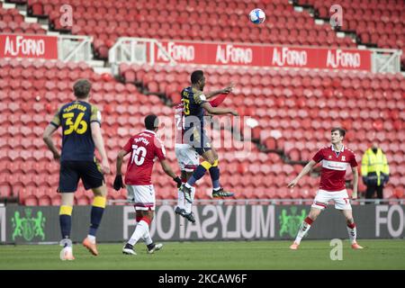 Mikel John OBI di Stoke City è alla guida di una sfida lanciata da Middlesbrough's Darnell Fischer durante la partita del campionato Sky Bet tra Middlesbrough e Stoke City al Riverside Stadium di Middlesbrough sabato 13th marzo 2021. (Foto di Trevor Wilkinson/MI News/NurPhoto) Foto Stock