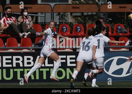 Sofia Jakobsson del Real Madrid festeggia dopo aver segnato il suo primo gol durante la partita Primera Iberdrola tra Club Atletico de Madrid Femenino e Real Madrid Femenino al Wanda Sport Centre il 14 marzo 2021 a Madrid, Spagna. (Foto di Jose Breton/Pics Action/NurPhoto) Foto Stock