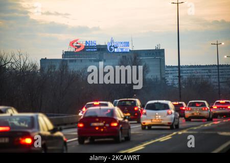 Belgrado: Traffico al Brankov Most (ponte) la sera. Serbia Foto Stock