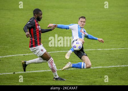 Piotr Zielinski della SSC Napoli in azione durante la Serie A match tra AC Milan e SSC Napoli allo Stadio Giuseppe Meazza il 14 marzo 2021 a Milano. Gli stadi sportivi in tutta Italia restano soggetti a rigorose restrizioni a causa del Coronavirus Pandemic, in quanto le leggi governative di allontanamento sociale vietano ai fan di entrare nei locali, con conseguente gioco a porte chiuse. (Foto di Giuseppe Cottini/NurPhoto) Foto Stock