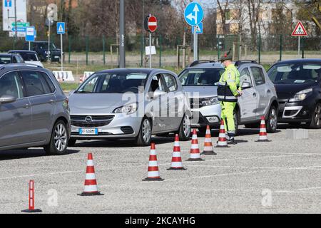 Inaugurazione delle vaccinazioni Drive Through anti Covid al Parco Trenno di Milano il 15 marzo 2021. (Foto di Mairo Cinquetti/NurPhoto) Foto Stock