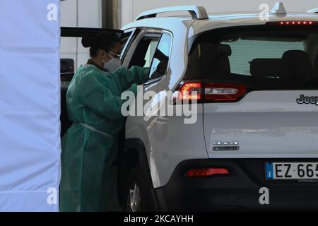 Inaugurazione delle vaccinazioni Drive Through anti Covid al Parco Trenno di Milano il 15 marzo 2021. (Foto di Mairo Cinquetti/NurPhoto) Foto Stock