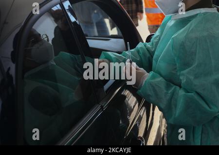 Inaugurazione delle vaccinazioni Drive Through anti Covid al Parco Trenno di Milano il 15 marzo 2021. (Foto di Mairo Cinquetti/NurPhoto) Foto Stock