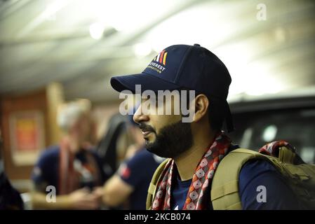 Un ritratto di membro della famiglia reale, Shaikh Mohamed Hamad Mohamed al Khalifa come dopo arriva nell'aeroporto internazionale di Tribhuwan per salire il monte Everest 'Sagarmathaa' a Kathmandu, Nepal Lunedi, 15 marzo 2021. La Guardia reale del Bahrain arriva con 2.000 dosi di vaccini contro covid19 ai locali del distretto di Gorkha. Il team rimarrà in Nepal per 80 giorni e lo scorso 2020 ottobre avevano salito con successo la vetta di Lobuche e il Monte Manaslu. (Foto di Narayan Maharjan/NurPhoto) Foto Stock