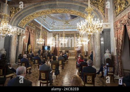 Spettacolo del gruppo la violondrina durante la presentazione della Stagione di Musica classica per il 2021 nella Sala da pranzo di Gala del Palazzo reale di Madrid. 18 marzo 2021 Spagna (Foto di Oscar Gonzalez/NurPhoto) Foto Stock