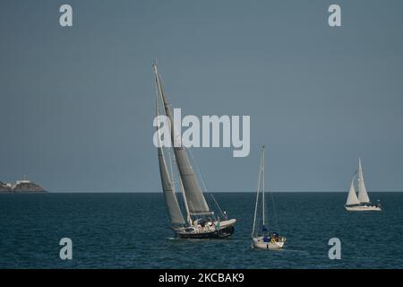 I marinai esercitano le loro abilità vicino al porto di Dún Laoghaire, vicino al Molo Ovest, durante il blocco del livello 5 del Covid-19. Domenica 21 marzo 2021 a Dublino, Irlanda. (Foto di Artur Widak/NurPhoto) Foto Stock