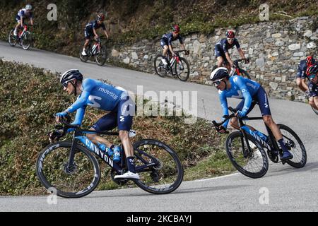 02 Mas Enric dalla Spagna e 07 Marc Soler dalla Spagna del Movistar Team Action, durante la 100th volta Ciclista a Catalunya 2021, fase 1 da Calella a Calella. Il 22 marzo 2021 a Calella, Spagna. (Foto di Xavier Bonilla/NurPhoto) Foto Stock