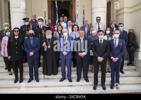 Una foto commemorativa della celebrazione del 200° anniversario della Rivoluzione greca di fronte alla Chiesa Ortodossa dei Santi Costantino ed Elena il 25 marzo 2021, il Cairo, Egitto (Foto di Vassilis A. Poularikas/NurPhoto) Foto Stock