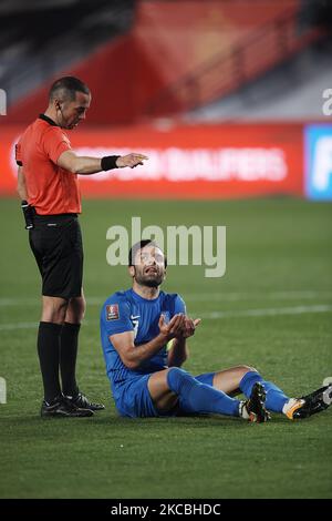 Georgios Tzavellas (Alanyaspor) di Grecia protesta all'arbitro Marco Guida durante la Coppa del mondo FIFA 2022 Qatar qualificandosi la partita tra Spagna e Grecia all'Estadio Nuevo Los Carmenes il 25 marzo 2021 a Granada, Spagna. (Foto di Jose Breton/Pics Action/NurPhoto) Foto Stock