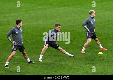 Jonathan Tah, Florian Wirtz, Jamal Musiala durante la formazione ufficiale della nazionale tedesca di calcio prima del qualificatore di Coppa del mondo in Romania, allo Stadio Nazionale Arena, Bucarest 27 marzo 2021 (Foto di Flaviu Buboi/NurPhoto) Foto Stock