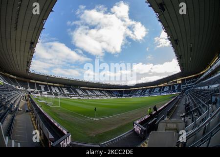 Vista generale all'interno dello stadio Pride Park prima del calcio d'inizio della partita di campionato Sky Bet tra Derby County e Luton Town al Pride Park, Derby venerdì 2nd aprile 2021. (Foto di Jon Hobley/MI News/NurPhoto) Foto Stock