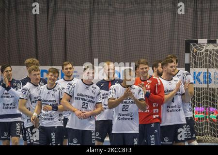 I giocatori di SG Flensburg-Handewitt festeggiano dopo la loro vittoria nella partita LIQUI MOLY Handball-Bundesliga tra SC Magdeburg e SG Flensburg-Handewitt alla GETEC-Arena il 04 aprile 2021 a Magdeburgo, Germania. (Foto di Peter Niedung/NurPhoto) Foto Stock