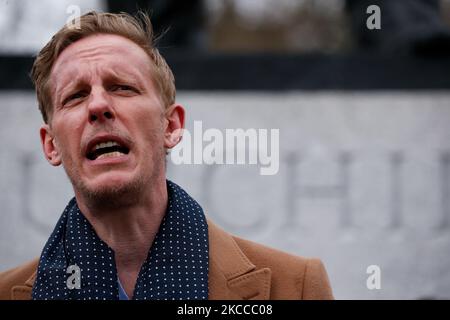 Il leader del Partito di recupero e il candidato sindaco di Londra Laurence Fox presenta il suo manifesto elettorale alla statua di Winston Churchill in Parliament Square a Londra, Inghilterra, il 7 aprile 2021. Il sindaco di Londra sarà votato il mese prossimo, il 6 maggio, in concomitanza con le elezioni per l'Assemblea di Londra e altre elezioni locali in tutta l'Inghilterra, rinviate dal 2020 a causa della pandemia di coronavirus. Il sindaco in carica Sadiq Khan del partito laburista corre per un secondo mandato, con il suo principale rivale il candidato del partito conservatore Shaun Bailey. (Foto di David Cliff/NurPhoto) Foto Stock
