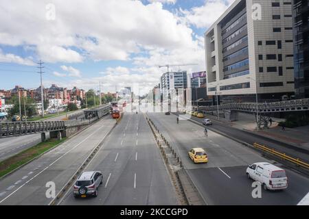 Le strade del nord della città di Bogotà vuoto a causa della quarantena decretata questo fine settimana da Sabato a Martedì a causa dell'aumento dei casi COVID-19 a Bogotà, Colombia, il 10 aprile 2021. (Foto di Daniel Garzon Herazo/NurPhoto) Foto Stock