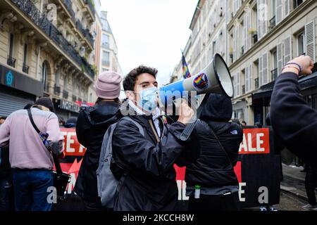 Diverse migliaia di manifestanti hanno marciato a Parigi, in Francia, il 10 aprile 2021 contro le idee di estrema destra, mentre il governo moltiplica gli attacchi verbali e una legge contro il separatismo musulmano. (Foto di Vincent Koebel/NurPhoto) Foto Stock