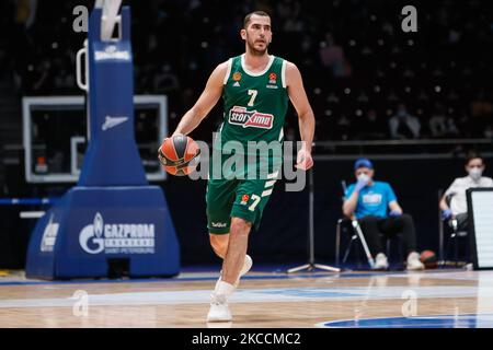 Eleftherios Bochoridis di Panathinaikos OPAP Atene in azione durante la partita di pallacanestro Eurolega tra Zenit San Pietroburgo e Panathinaikos OPAP Atene il 12 aprile 2021 al Palazzo dello Sport di Yubileyny a San Pietroburgo, Russia. (Foto di Mike Kireev/NurPhoto) Foto Stock