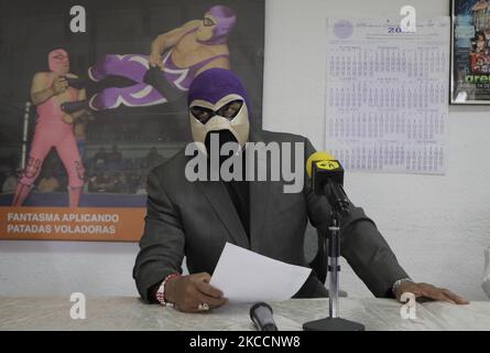 El Fantasma, presidente e commissario del wrestling a Città del Messico, ha denunciato durante una conferenza stampa che si stanno tenendo eventi di wrestling in varie zone della capitale, come il Centro Sportivo Morelos nel distretto di Venustiano Carranza, Senza applicare i protocolli sanitari corrispondenti alla luce dell'emergenza sanitaria COVID-19 e del semaforo arancione. Su Aril 13, 2021 a Città del Messico, Messico. (Foto di Gerardo Vieyra/NurPhoto) Foto Stock