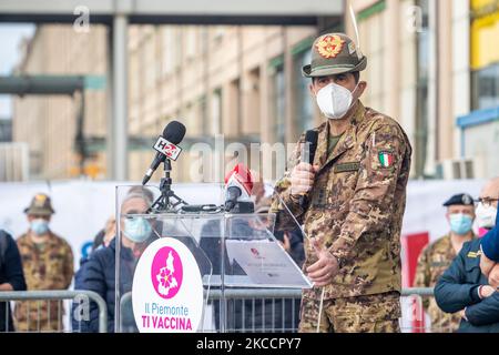 Francesco Paolo Figliuolo Generale dell'Esercito militare Italiano parla al Centro di vaccinazione Lingotto Covid 19 il 14 aprile 2021 a Torino. È stato nominato dal primo Ministro Mario Draghi come Commissario straordinario per l'attuazione delle misure sanitarie per contenere la pandemia COVID-19, per guidare la campagna di vaccinazione. (Foto di Mauro Ujetto/NurPhoto) Foto Stock