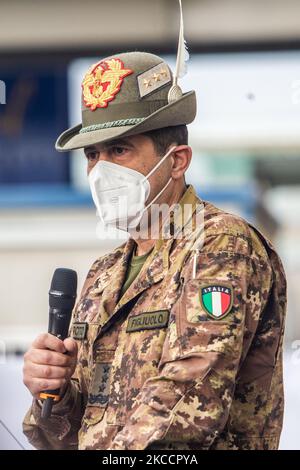 Francesco Paolo Figliuolo Generale dell'Esercito militare Italiano parla al Centro di vaccinazione Lingotto Covid 19 il 14 aprile 2021 a Torino. È stato nominato dal primo Ministro Mario Draghi come Commissario straordinario per l'attuazione delle misure sanitarie per contenere la pandemia COVID-19, per guidare la campagna di vaccinazione. (Foto di Mauro Ujetto/NurPhoto) Foto Stock