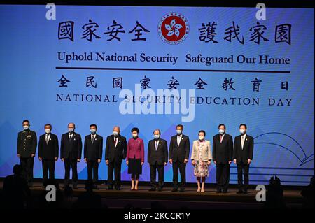 (L-R) Comandante dell'Esercito cinese di liberazione Hong Kong Garrison, generale maggiore Chen Daoxiang, commissario responsabile del ministero degli Affari esteri della Repubblica popolare cinese presso la RAS di Hong Kong, sig. Yang Yirui, Capo dell'Ufficio per la salvaguardia della sicurezza nazionale del governo popolare centrale nella RAS di Hong Kong, Zheng Yanxiong, direttore dell'Ufficio di collegamento del governo popolare centrale nella RAS di Hong Kong, Luo Huining, Vicepresidente del Comitato nazionale della Conferenza consultiva politica popolare cinese Tung Chee Hwa, Amministratore Delegato di hong Kong, Carrie Lam, Hong Foto Stock