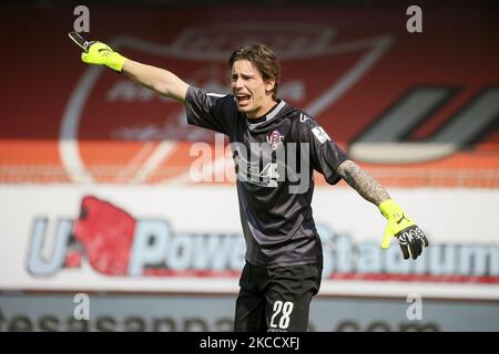 Marco Carnesecchi di US Cremonese gesta durante l'incontro di Serie B tra AC Monza e US Cremonese allo Stadio Brianteo il 17 aprile 2021 a Monza. (Foto di Giuseppe Cottini/NurPhoto) Foto Stock