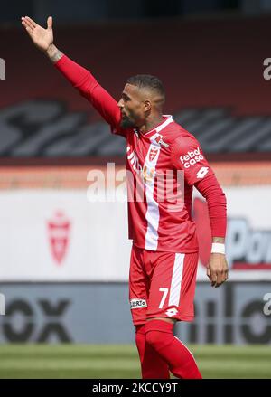 Kevin-Prince Boateng dell'AC Monza si è fatto un gesto durante l'incontro di Serie B tra l'AC Monza e il Cremonese allo Stadio Brianteo il 17 aprile 2021 a Monza. (Foto di Giuseppe Cottini/NurPhoto) Foto Stock