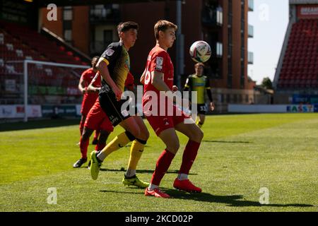 Hector Kyprianou di Leyton Orient controlla la palla durante la partita della Sky Bet League 2 tra Leyton Orient e Barrow al Matchroom Stadium, Londra, Inghilterra il 17th aprile 2021. (Foto di Juan Gasparini/MI News/NurPhoto) Foto Stock